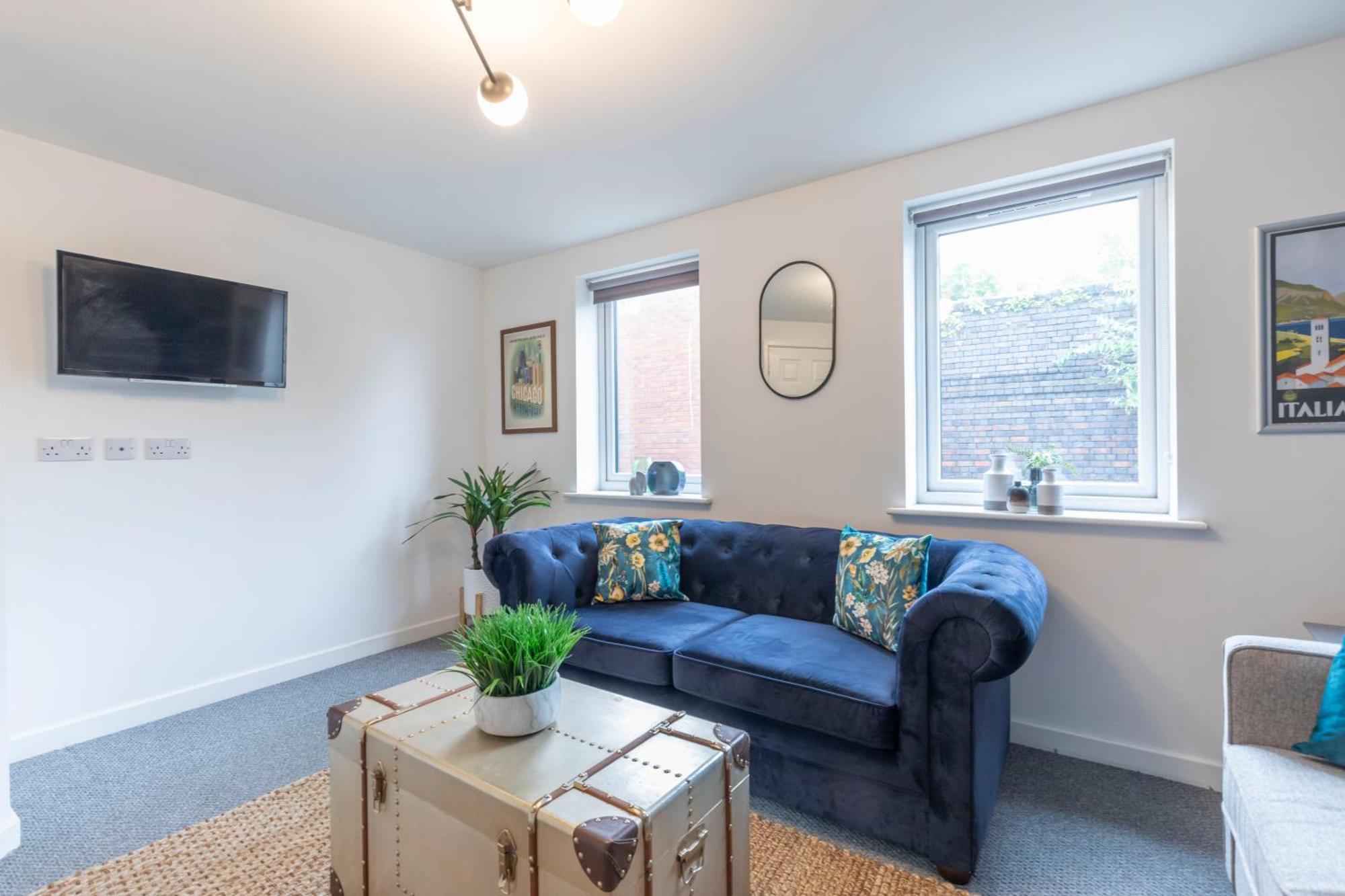 Modern Four Bedroom Four Bathroom Holiday home Cheltenham